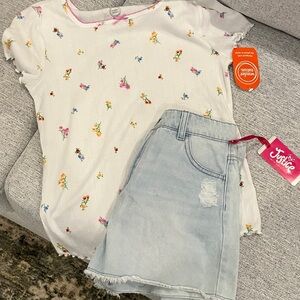 W/N White Floral Ribbed Short Sleeve Top - Kids With Justice Light Denim Shorts